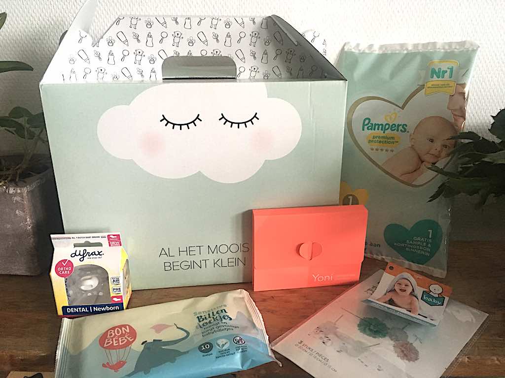 妊娠すると無料で受け取ることができるマタニティボックス, アルバートハイン, albert heijn, supermarket, netherlands, dutch, maternity box baby box, zwangerdoos, 妊婦, プレママ, 妊娠, プレゼント, 無料